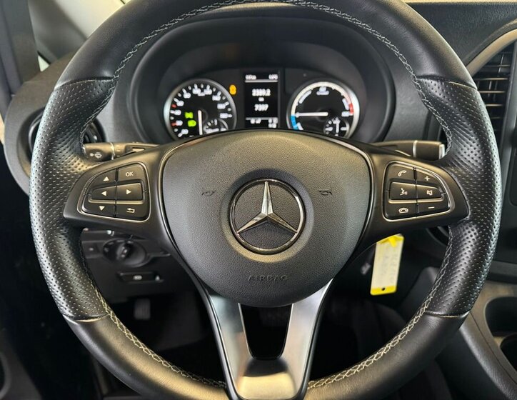 Mercedes-Benz Vito 13