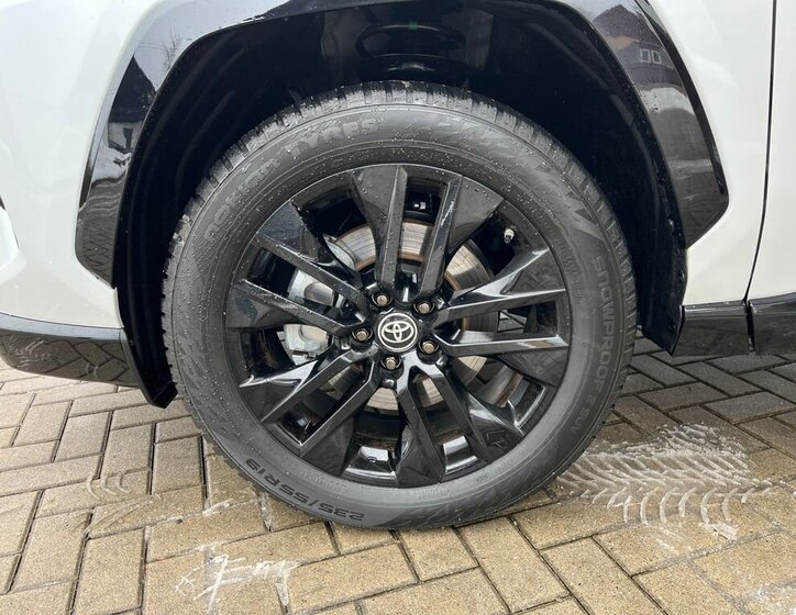 Toyota RAV4 SUV 2,5 l 131 kw