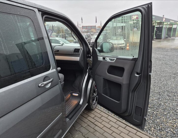 Volkswagen Multivan 18