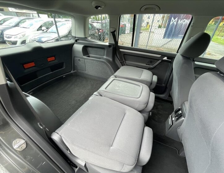 Volkswagen Touran MPV 1,6 l 66 kw