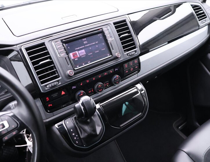 Volkswagen Multivan 25