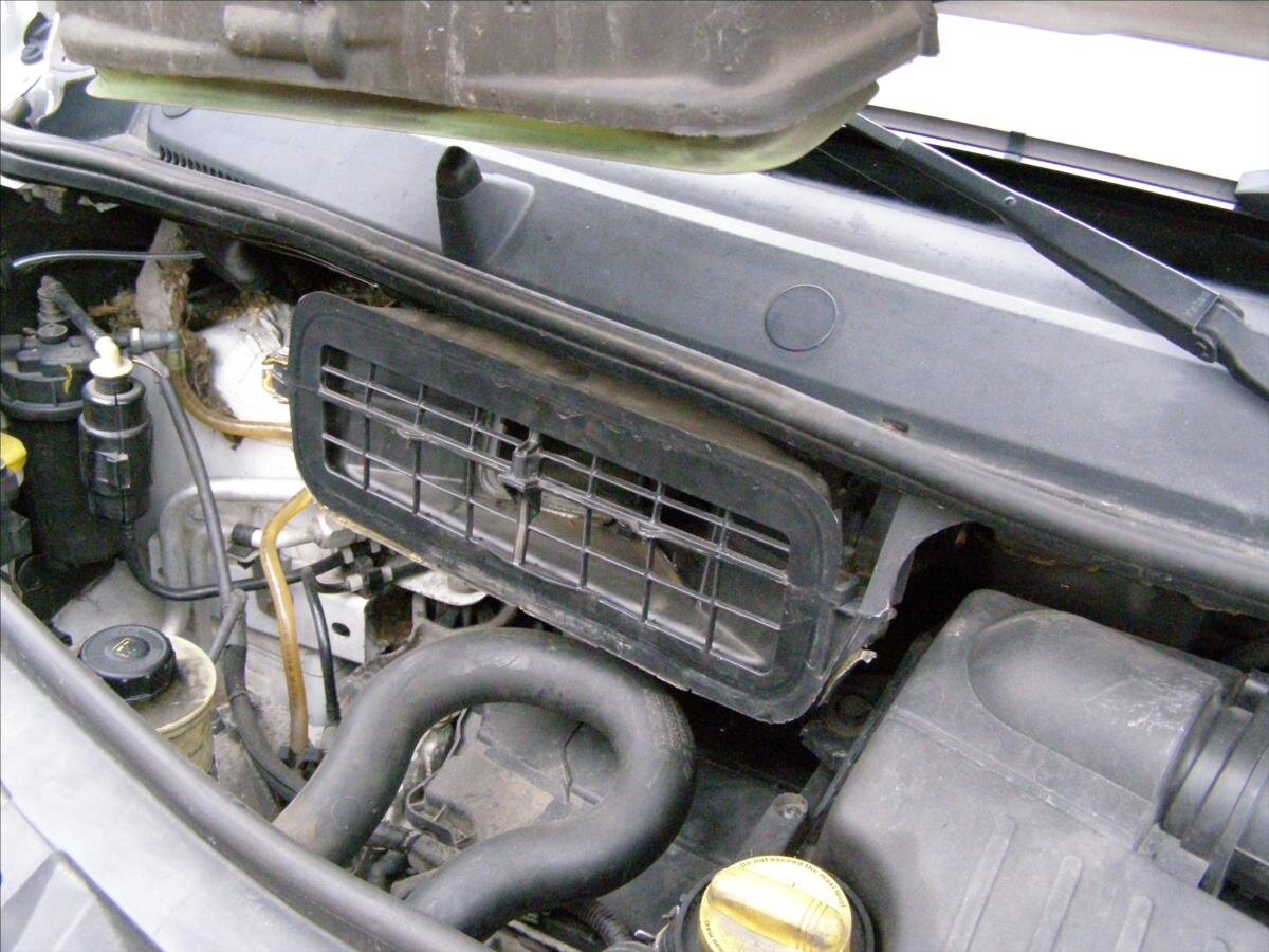 Opel Vivaro MPV 2,0 l 66 kw