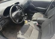 Toyota Avensis 18