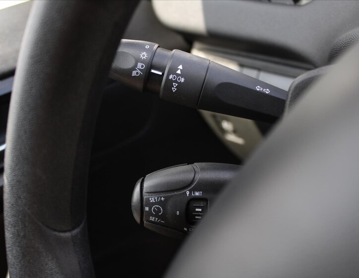 Peugeot 208 Hatchback 1,2 l 60 kw