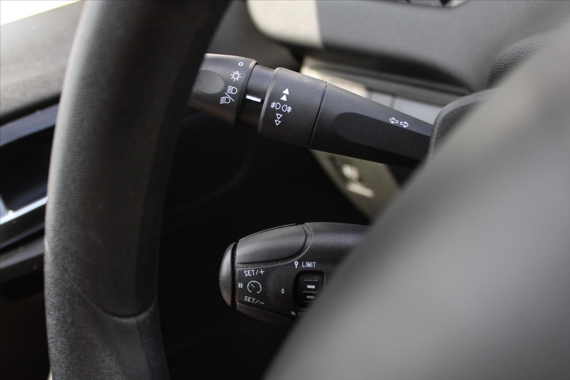 Peugeot 208 Hatchback 1,2 l 60 kw