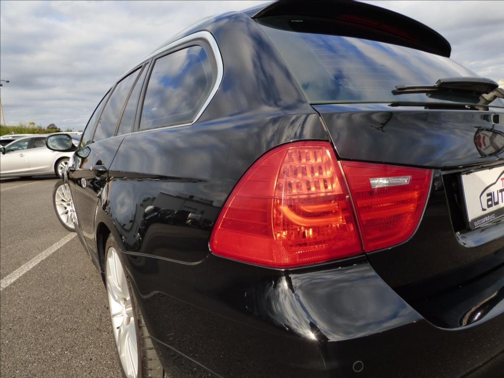 BMW Řada 3 Kombi 3,0 l 180 kw