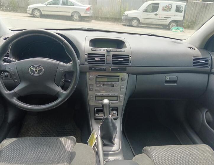 Toyota Avensis 17