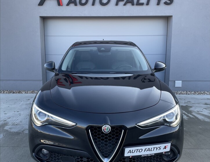 Alfa Romeo Stelvio 8