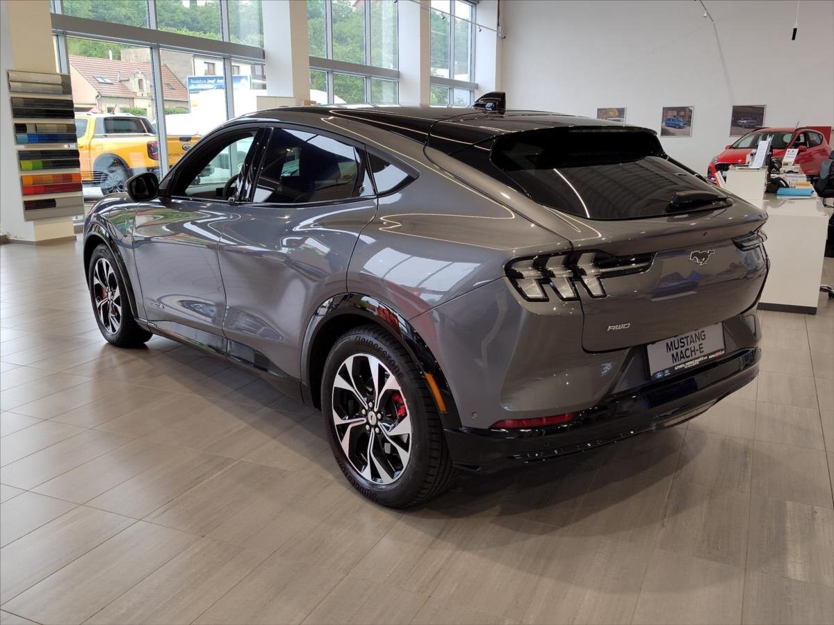 Ford Mustang Mach-E SUV / Terénní 0,0 198 kw