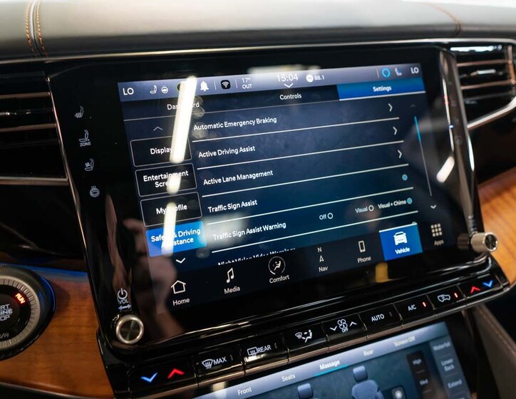 Jeep Grand Wagoneer SUV 6,4 l 351 kw