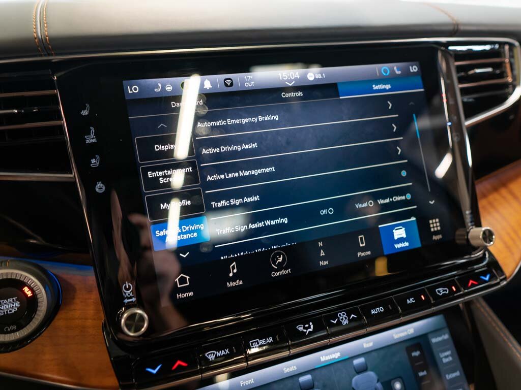 Jeep Grand Wagoneer SUV 6,4 l 351 kw