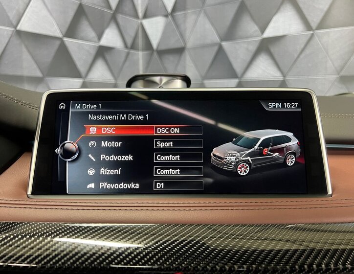 BMW X5 SUV / Terénní 4,4 l 423 kw