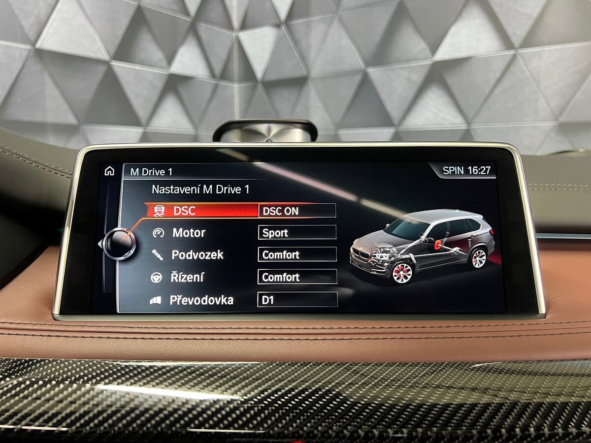 BMW X5 SUV / Terénní 4,4 l 423 kw