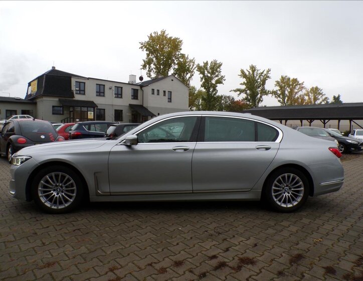 BMW Řada 7 Sedan 3,0 l 195 kw