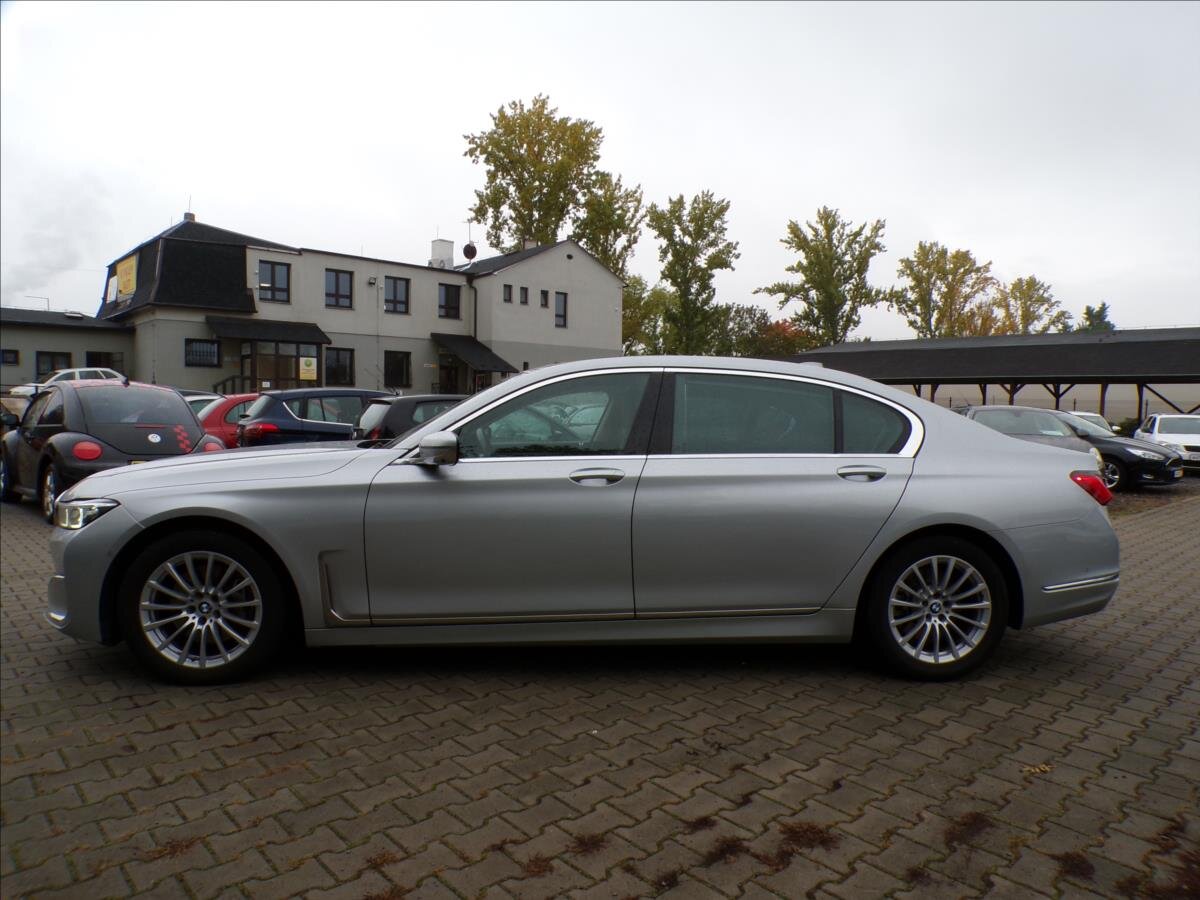 BMW Řada 7 Sedan 3,0 l 195 kw