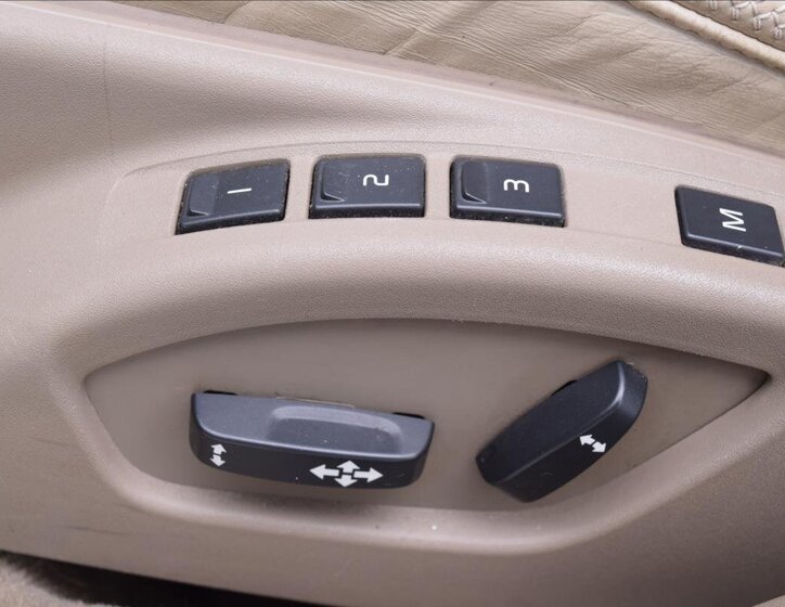 Volvo XC70 Kombi 2,4 l 120 kw