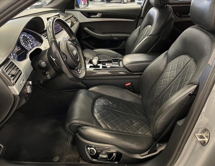 Audi S8 Sedan / Limuzína 4,0 l 445 kw