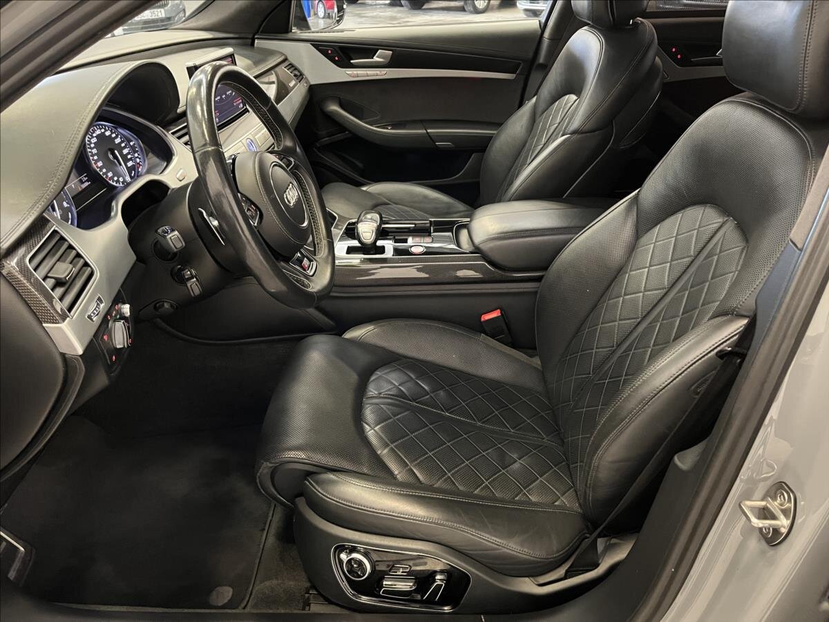 Audi S8 Sedan / Limuzína 4,0 l 445 kw