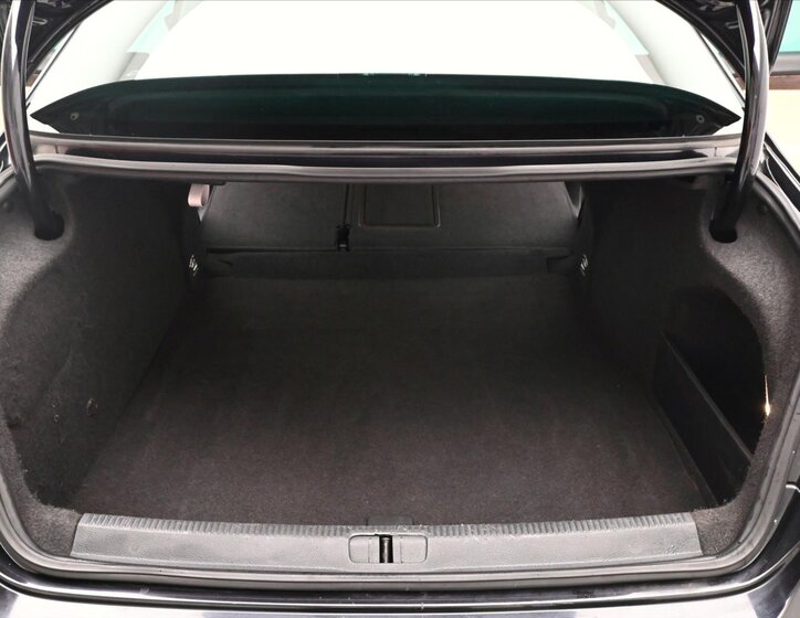 Volkswagen Passat CC Sedan 2,0 l 147 kw