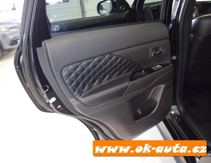 Mitsubishi Outlander SUV 0,0 0