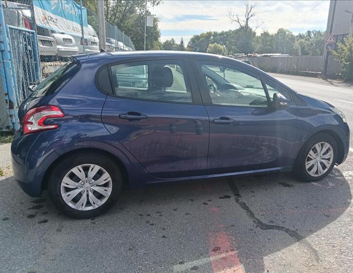 Peugeot 208 12