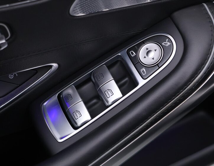 Mercedes-Benz Třídy S Kupé 5,5 l 430 kw