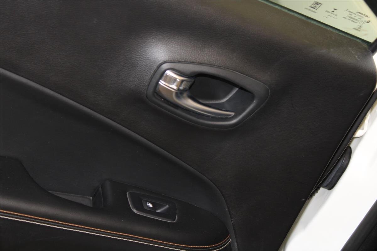 Jeep Compass SUV / Terénní 2,0 l 103 kw