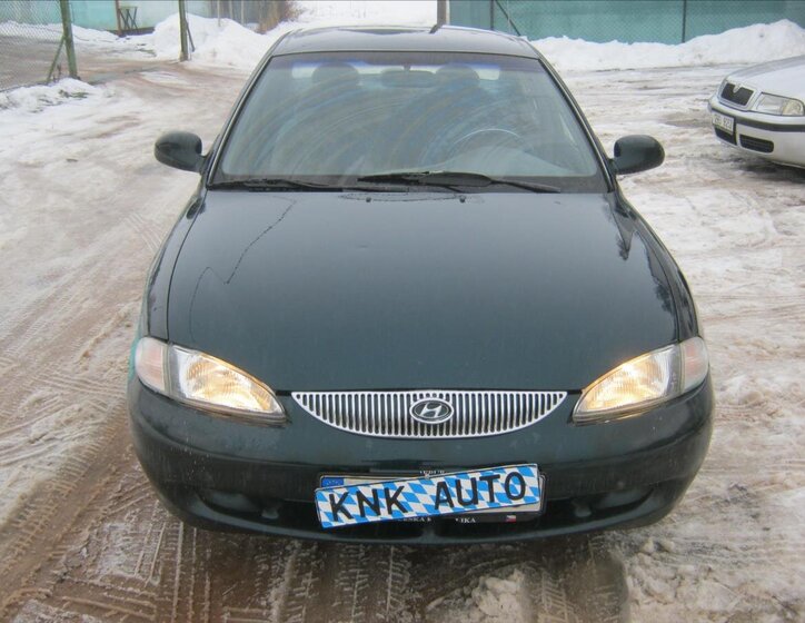 Hyundai Lantra Sedan 1,6 l 83 kw