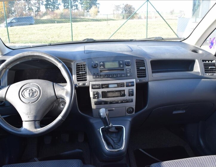 Toyota Corolla Verso Kombi 1,6 l 81 kw