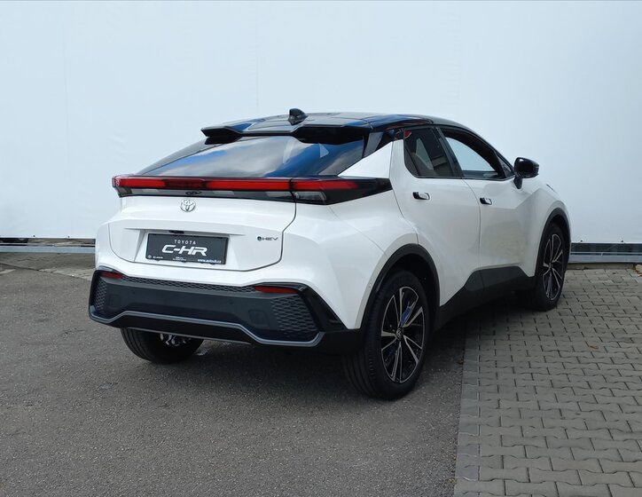 Toyota C-HR CUV / Crossover 1,8 l 72 kw