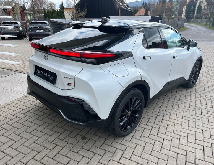 Toyota C-HR SUV / Terénní 2,0 l 145 kw
