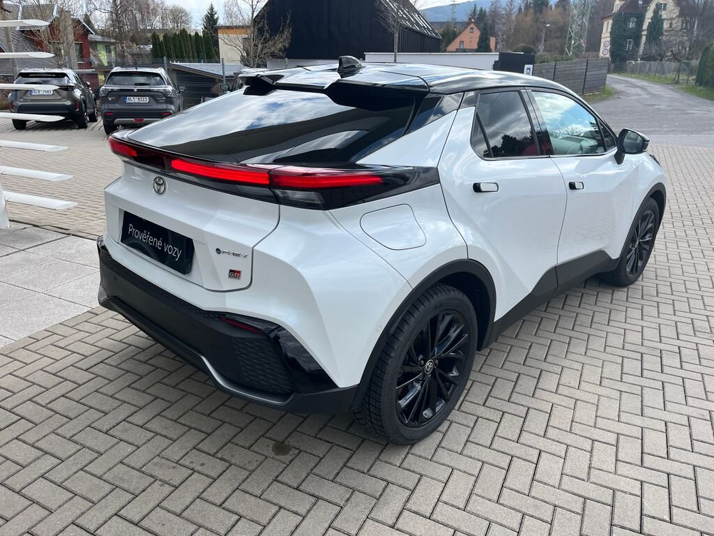 Toyota C-HR SUV / Terénní 2,0 l 145 kw