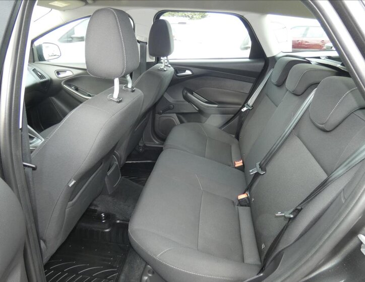 Ford Focus Kombi 999,0 74 kw