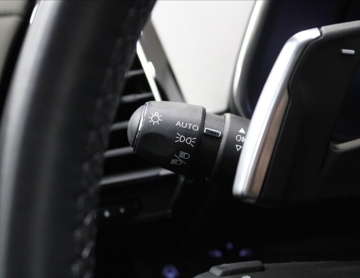 DS Automobiles DS7 Crossback SUV 1,6 l 221 kw