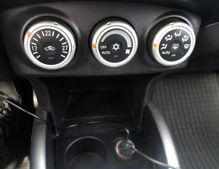 Mitsubishi Outlander SUV / Terénní 2,4 l 125 kw