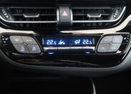 Toyota C-HR SUV 1,8 l 72 kw