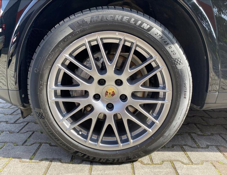 Porsche Cayenne SUV 3,0 l 184 kw