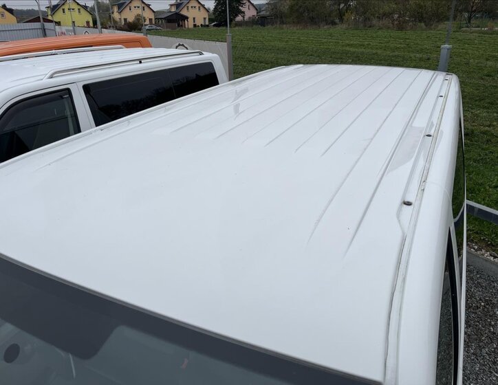 Volkswagen Transporter Kombi 2,0 l 62 kw