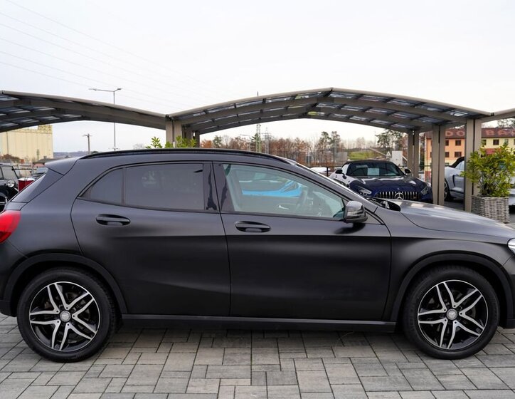 Mercedes-Benz GLA 7