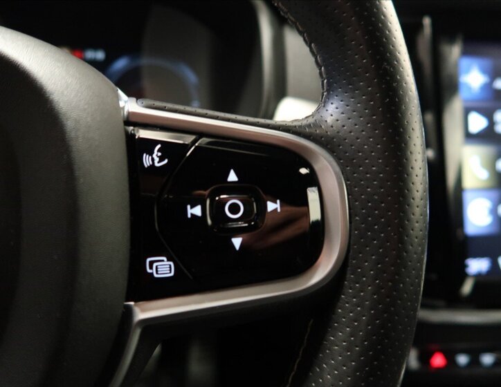 Volvo S90 Sedan / Limuzína 2,0 l 235 kw