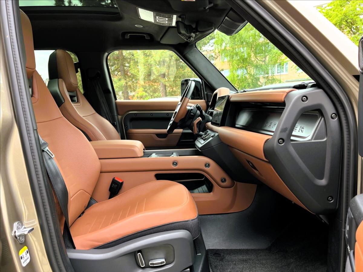 Land Rover Defender SUV 4,4 l 467 kw