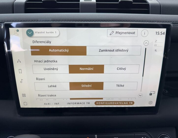 Land Rover Defender 24