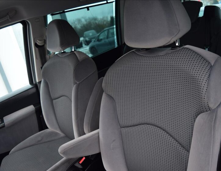 Peugeot 807 MPV 2,0 l 100 kw