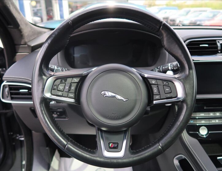 Jaguar F-Pace SUV / Terénní 3,0 l 280 kw