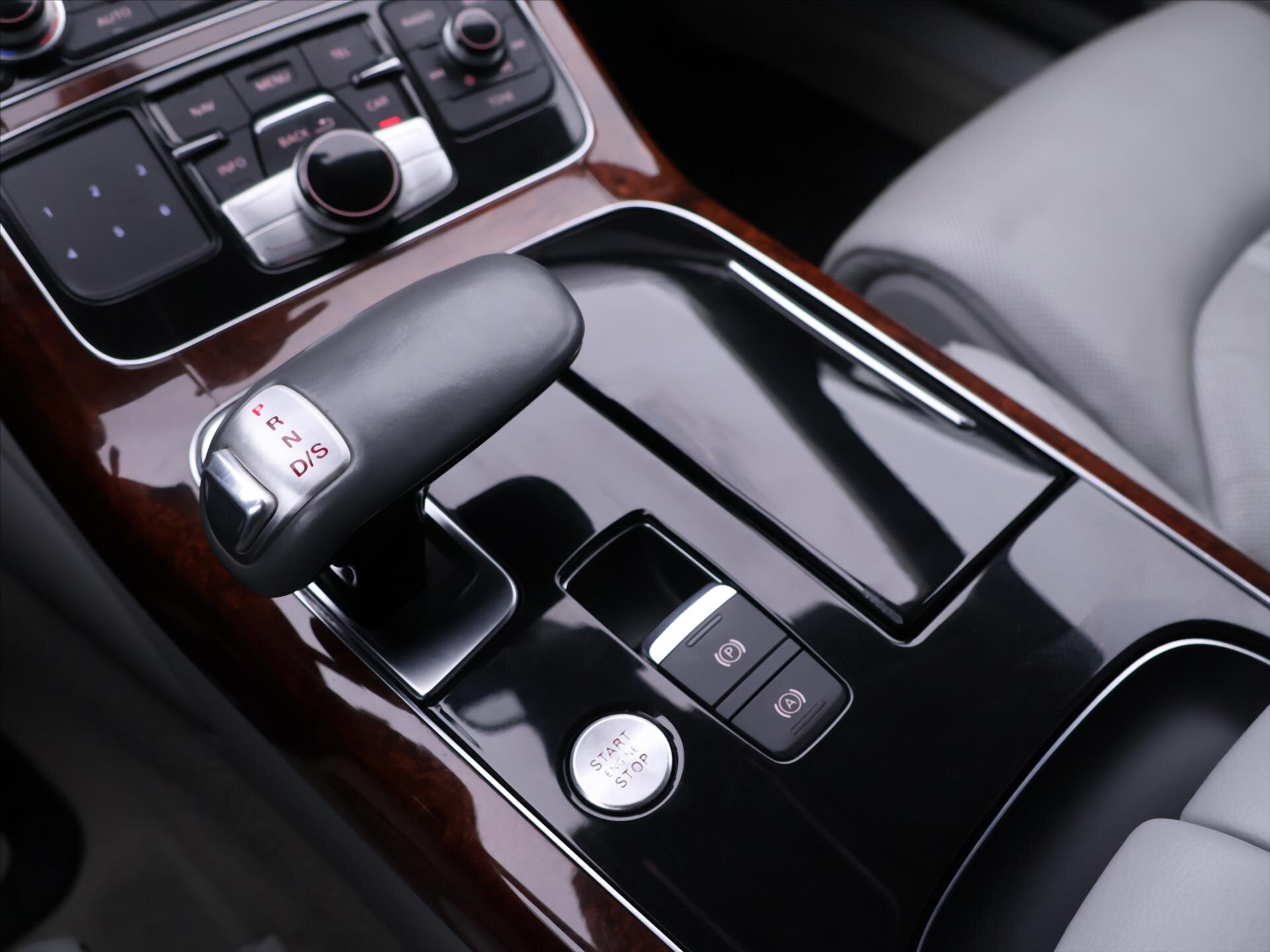 Audi A8 Sedan 4,2 l 273 kw