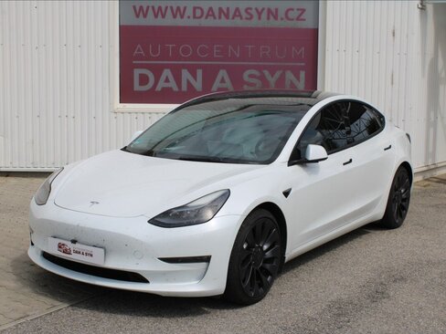 Tesla Model 3 Sedan / Limuzína 0,0 158 kw