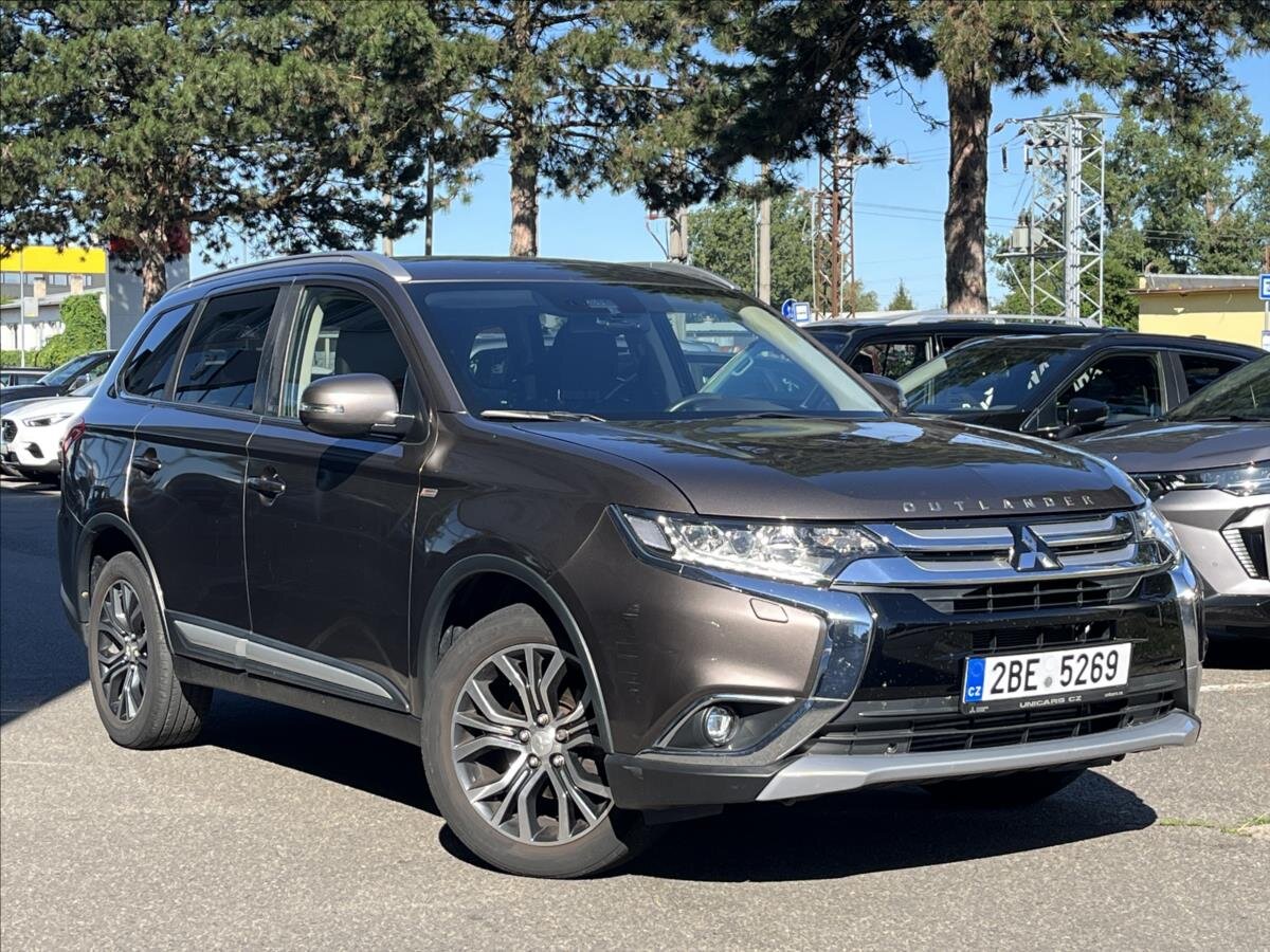 Mitsubishi Outlander SUV / Terénní 2,3 l 110 kw