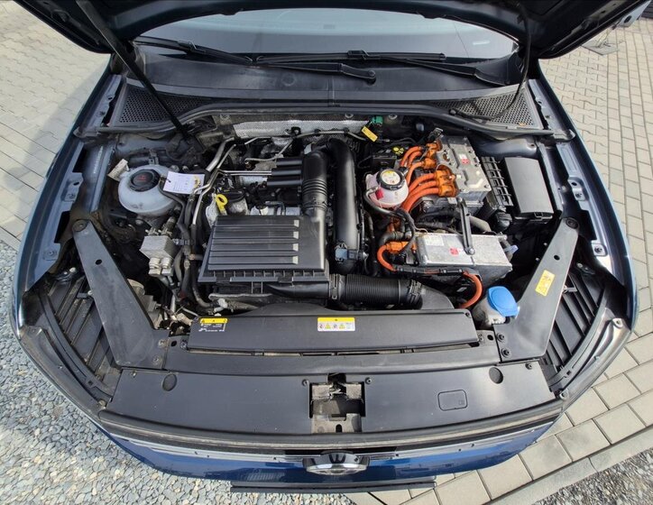 Volkswagen Passat Kombi 1,4 l 160 kw