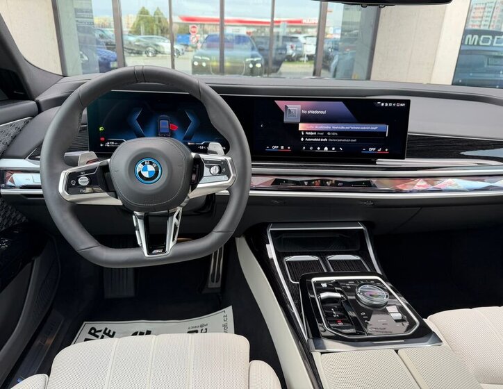 BMW Řada 7 Sedan / Limuzína 3,0 l 360 kw