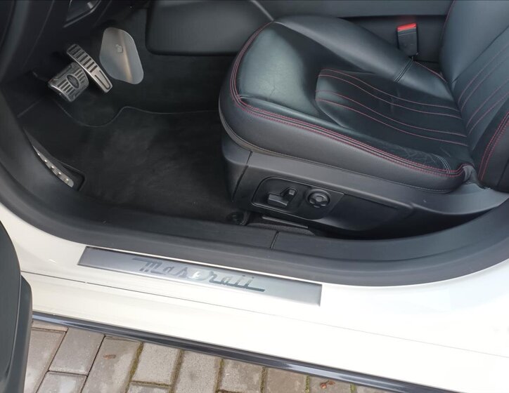 Maserati Ghibli Sedan 3,0 l 243 kw